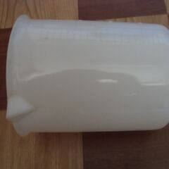 プラスチック ビーカー NIKKO 取っ手付き 計量カップ （２L）お譲りします。＊石川県＊美川より＊期間限定の画像
