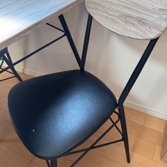 中古ダイニングテーブルの画像