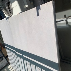 ダブルより少し大きいマトレス付きベットです。の画像