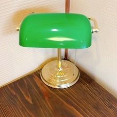 テーブルランプ、ホテルのテーブルランプ展覧会 照明器具：バンカーズライトの画像