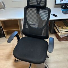 【引取限定】ヘッドレスト付き高機能メッシュオフィスチェア！在宅ワークに最適（調布市）の画像