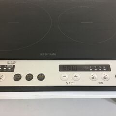 🍀【稼働美品】アイリスオーヤマ 2口 IHコンロ IHクッキングヒーター 1400W 100V 専用台「白」付  IHK-W12Bの画像