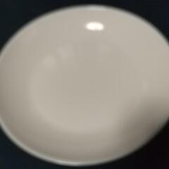 いろいろな食器皿の画像