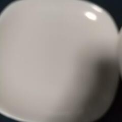 いろいろな食器皿の画像