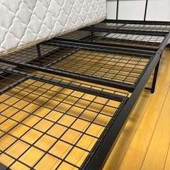 ベッドフレームの画像
