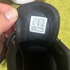 ASICS ブラック/ホワイト スニーカーの画像