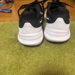 ASICS ブラック/ホワイト スニーカーの画像