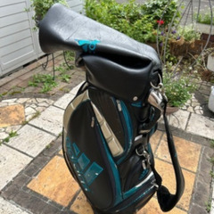 アディダスゴルフバッグの画像