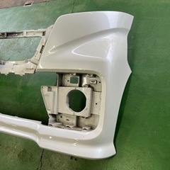 スペーシアカスタム MK53S フロントバンパー（純正／ホワイト／品番：71711-79B50）の画像