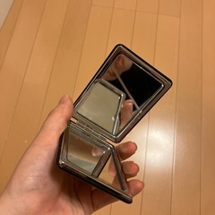 【譲ります】手鏡（拡大鏡付き）の画像