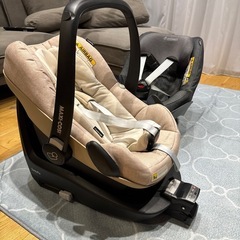 【お話中】Maxi-Cosi 新生児〜4歳まで使えるチャイルドシートセットの画像