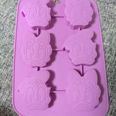 ディズニー ドナルド デイジー  シリコーンケーキモールド ダイソーの画像