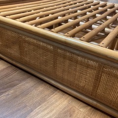 木製ラタン・シングルベッドの画像