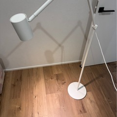 IKEA ニーモーネフロアランプの画像