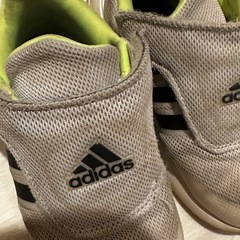 子ども15㎝ adidasスニーカーの画像