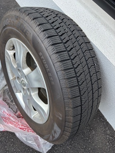 スタッドレスタイヤ　(ホイール付き) 4本