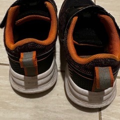 子ども17㎝恐竜スニーカーの画像