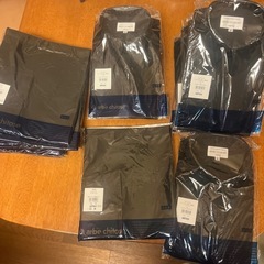 未開封の店舗用ユニフォーム複数の画像