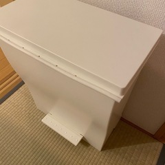 ゴミ箱の画像