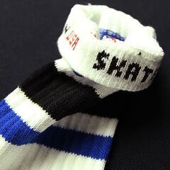 (3955) SkaterSocks (スケーターソックス) ロングソックス 靴下 男女兼用 ソックス チューブソックス Knee high White tube socks with Royal Blue-Black stripes style 3 (22インチ) スケボの画像