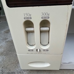 レンジ台付き米びつの画像