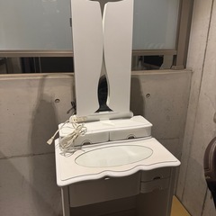 ドレッサー（椅子は付属していません）