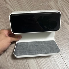 ワイヤレス充電機　デジタル時計、アラーム付き　【美品】の画像