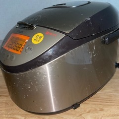 （ジャンク品）タイガー IH炊飯ジャー JKT-A100 Kの画像