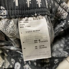 ユニクロ メンズ ハーフパンツ ペイズリー柄 濃いグレーの画像