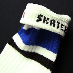 (2744) SkaterSocks (スケーターソックス) ロングソックス 靴下 男女兼用 ソックス チューブソックス Knee high White tube socks with Black-Royal Blue stripes style 3 (22インチ) スケボー SK8 SKATE スケートボードの画像