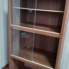 ガラス戸棚の画像