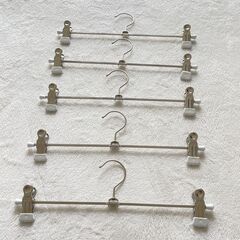 【無人取引】MAWAハンガークリップタイプ　5本　スカートやパンツを挟むタイプ　白の画像