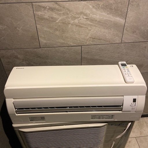 美品 2021年製 ダイキン14畳～16畳用エアコンAN40YCP-W [おもに