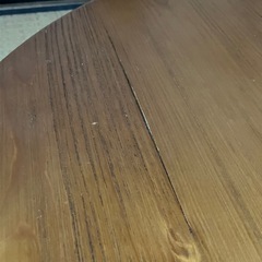 丸いテーブルの画像