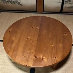 丸いテーブルの画像