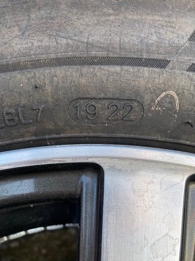 アルミホイール、ラジアルタイヤ　4本セット 195/65R15 