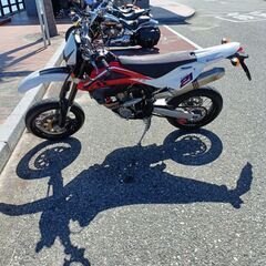 2013年最終イタリアンハスクバーナ　オフロードとストリートを兼ね備えたHusqvarna TE250R SM仕様 Supermotoの画像