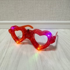 【新品未使用】光る眼鏡 メガネ 赤色 ハート おもちゃ キッズファッション 小物の画像