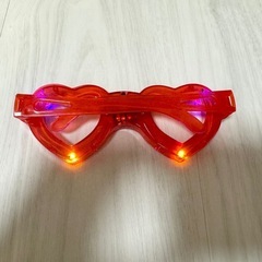 【新品未使用】光る眼鏡 メガネ 赤色 ハート おもちゃ キッズファッション 小物の画像