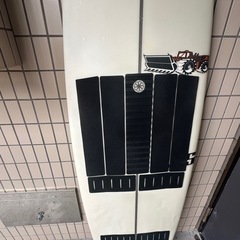 J'sサーフボード　パーコモデル　超美品！格安！6'2軽量パフォーマンス　フューチャー5フィンラウンドテールの画像