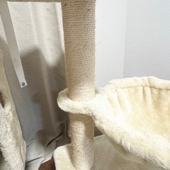 キャットタワー広い見晴台付き低めの設計でシニア猫、短足猫ちゃんにおすすめの画像