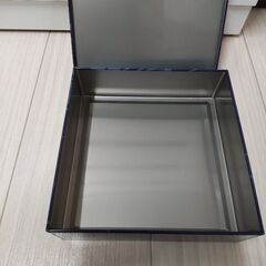 ヨックモック 空缶の画像