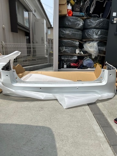 28セレナ リアバンパー 傷あり