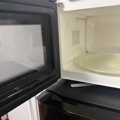 冷蔵庫と電子レンジの画像