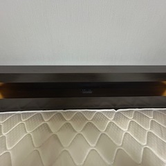 クイーンベッドフレーム、マットレスの画像