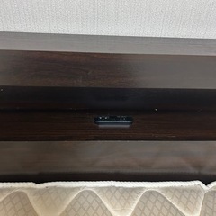 クイーンベッドフレーム、マットレスの画像