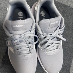 adidas 靴の画像