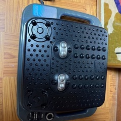 ポリタンクと足裏健康器具の画像