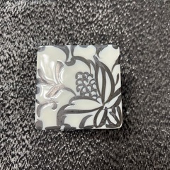 蓋付き食器の画像