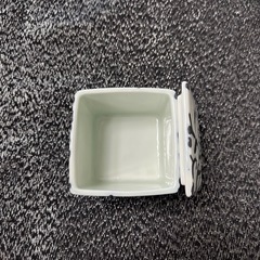 蓋付き食器の画像